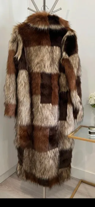 Abrigo efecto pelo patchwork Zara Talla S