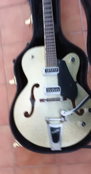 GRETSCH G5126 Guitarra Eléctrica Dorada