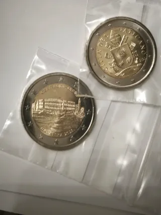 Lote 2 Monedas 2€ 2025: Pula Arena + Vaticano