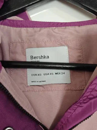 Cortavientos/ chubasquero rosa y morado