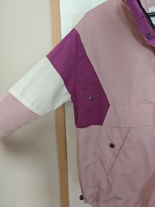 Cortavientos/ chubasquero rosa y morado