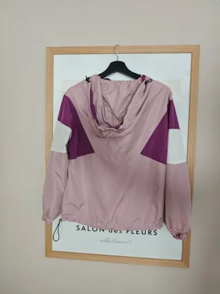 Cortavientos/ chubasquero rosa y morado