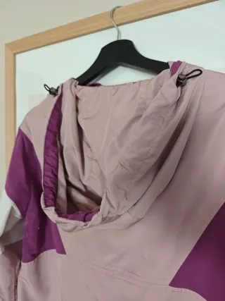 Cortavientos/ chubasquero rosa y morado