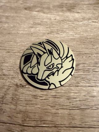 Moneda Pokémon Metálica Mega-Lucario - Oficial TCG