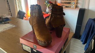 Botines marrones con detalles boho