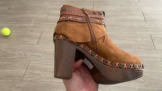 Botines marrones con detalles boho