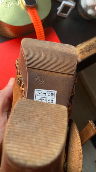 Botines marrones con detalles boho