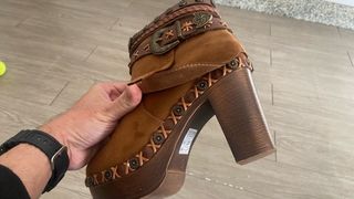 Botines marrones con detalles boho