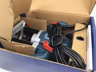 fresadora bosch gof130