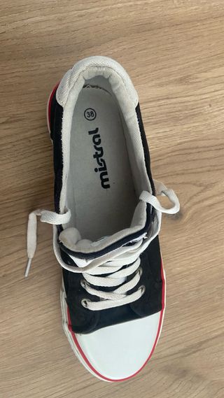 Zapatillas Mistral Negras,blancas con detalles
