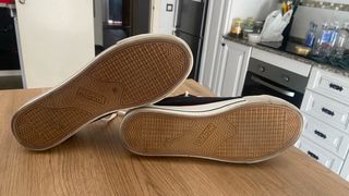 Zapatillas Mistral Negras,blancas con detalles