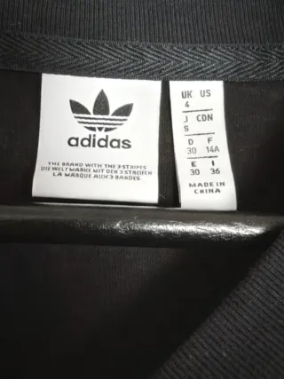 Camiseta Adidas Estampado Flores Negra