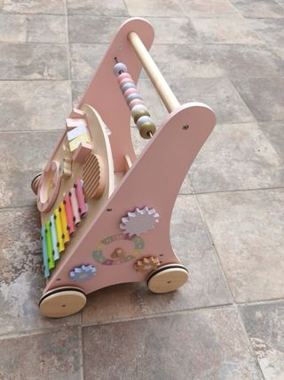 Andador madera infantil rosa