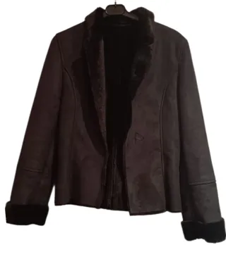 Chaqueta negra con forro de pelo