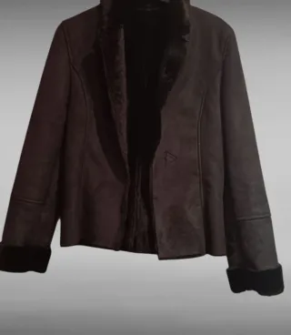 Chaqueta negra con forro de pelo