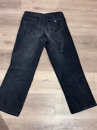 Pantalón vaquero negro con tachuelas