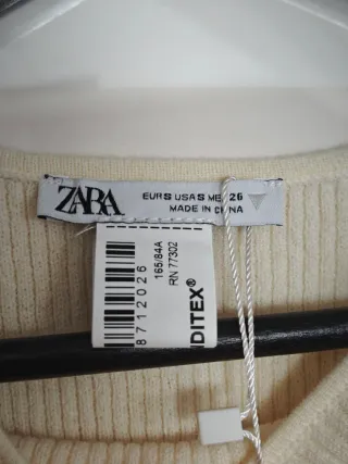 Jersey crop Zara beige con brillantes