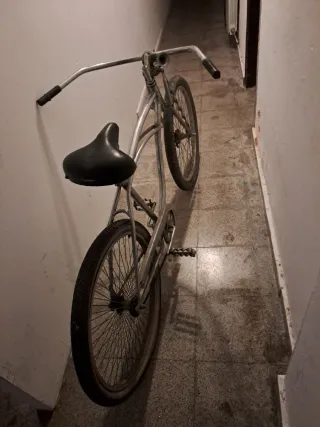 Bicicleta antigua estilo cruiser