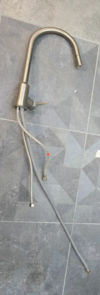 Rubinetto cucina in metallo