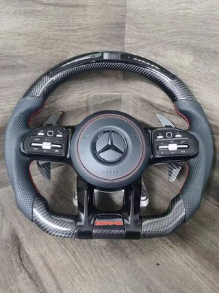 Volante Mercedes-Benz AMG con pantalla y airbag