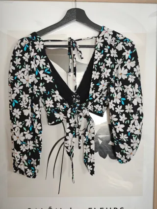 Camisa crop flores manga larga
