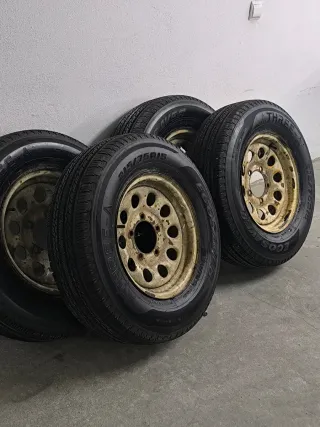 Jantes 4x4 (5x139.7) e pneus 215/75r15 + suplente