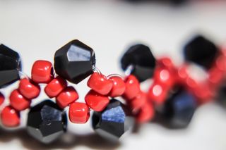 Pulsera de cristal austriaco roja y negra