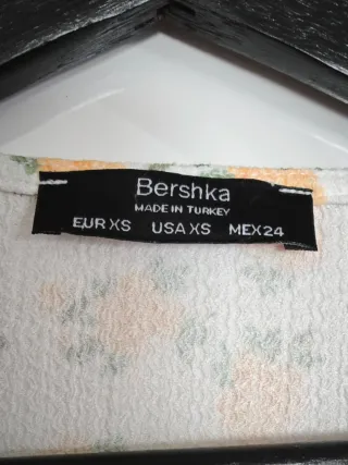 Camisa Crop top blanco flores amarillas