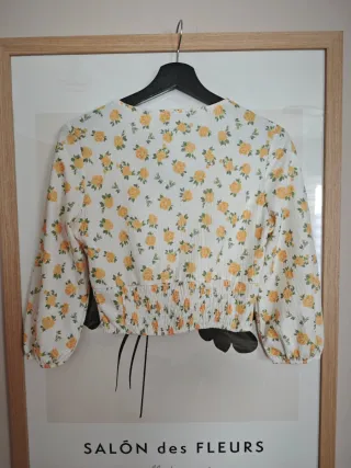 Camisa Crop top blanco flores amarillas