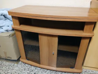 Mueble TV madera con puertas cristal