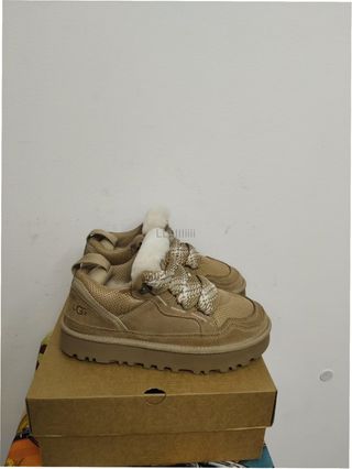 Stivali UGG Lowmel Beige Taglia 39