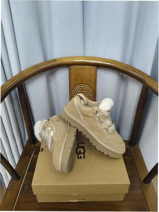 Stivali UGG Lowmel Beige Taglia 38