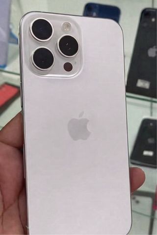 iPhone 15 Pro Max semi nuevo