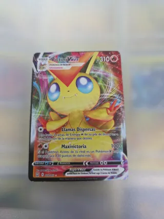3 Cartas Pokémon Victini y Flareon VMAX