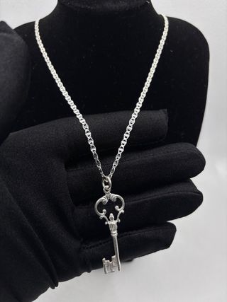 Collar de plata 925 con colgante de llave