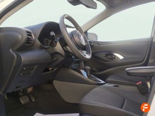 Toyota Yaris 1.5 120H Business Plus