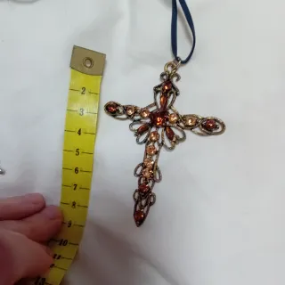 Colgante Cruz con Cadena Terciopelo.
