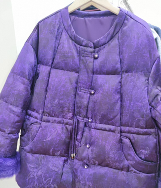 Chaqueta de plumas morada