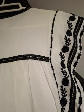 Vestido Zara blanco bordado