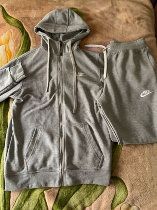 Conjunto Nike Gris Sudadera y Pantalón