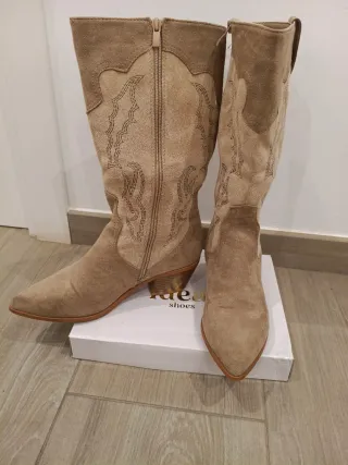 Botas camperas beige talla 38