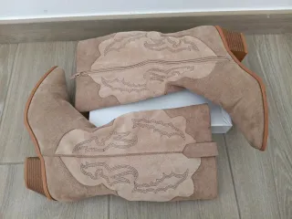 Botas camperas beige talla 38