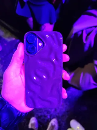 iPhone 16 Nuevo con funda incluida