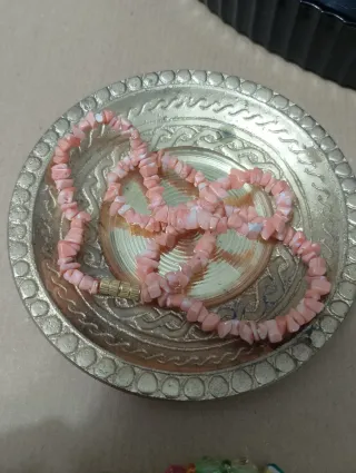 Collana corallo rosa con inserti oro