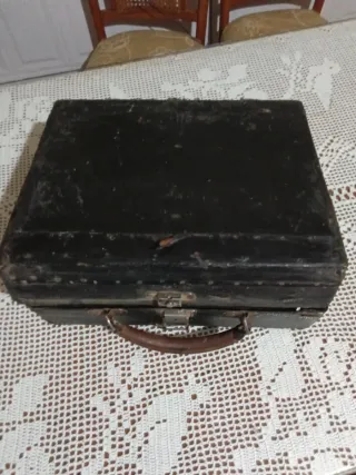 Máquina de escribir antigua negra