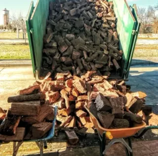 Leña seca de encina carrasca 35cm Tlf:645 69 90 80