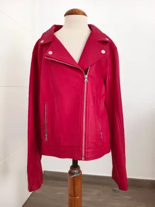 Chaqueta cuero roja T. 13-14. El corte inglés.