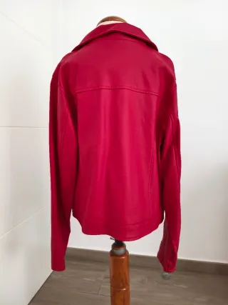 Chaqueta cuero roja T. 13-14. El corte inglés.