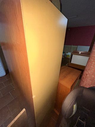 Vitrina de madera y cristal