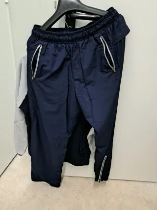 Sudadera y pantalón azul y gris